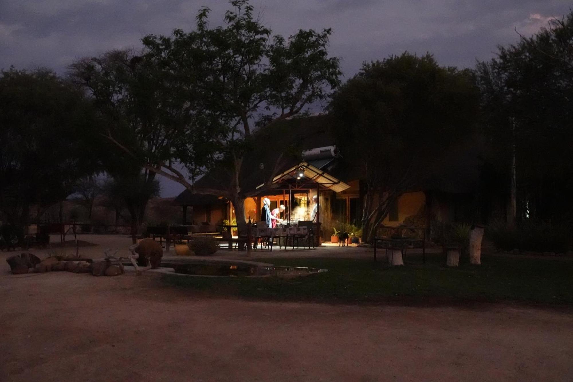 Camp Mara Hotell Omaruru Exteriör bild
